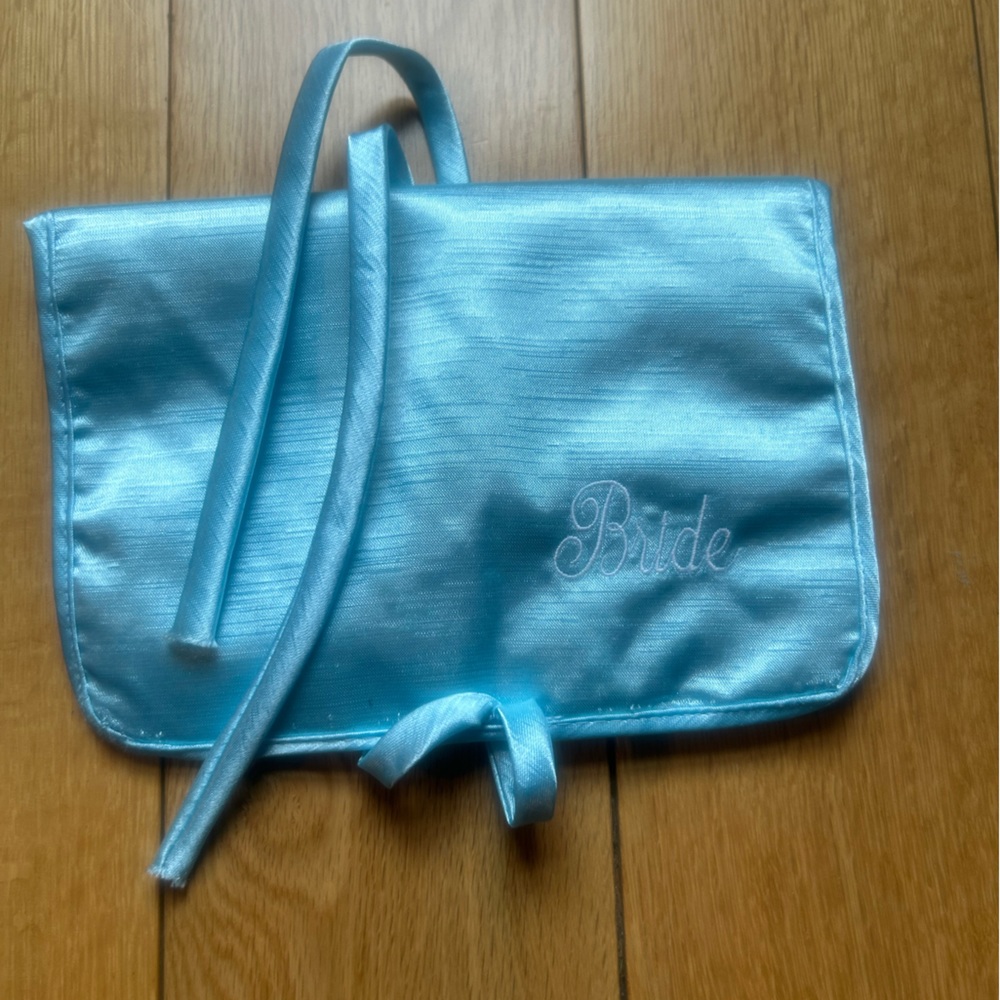 Bride jewlery carrier